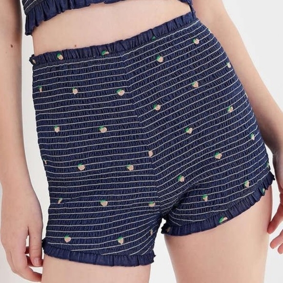 UO Peach Embroidered Ruffle High Rise Pin-up Short S - Picture 7 of 8